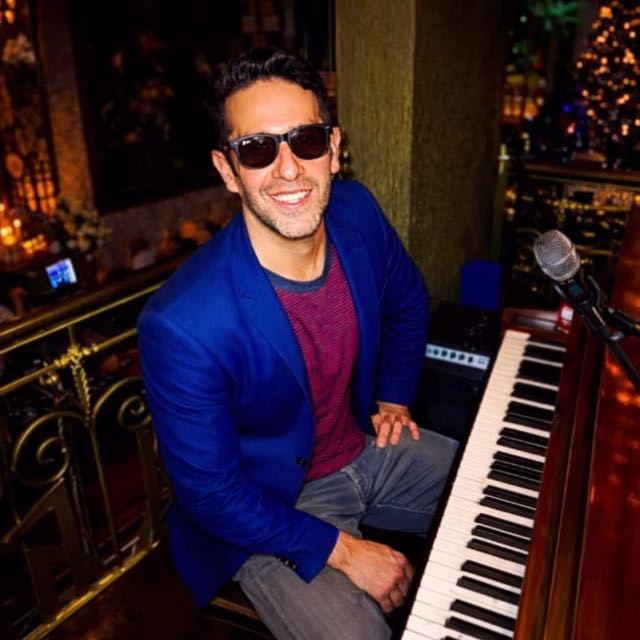 Cocktail piano
